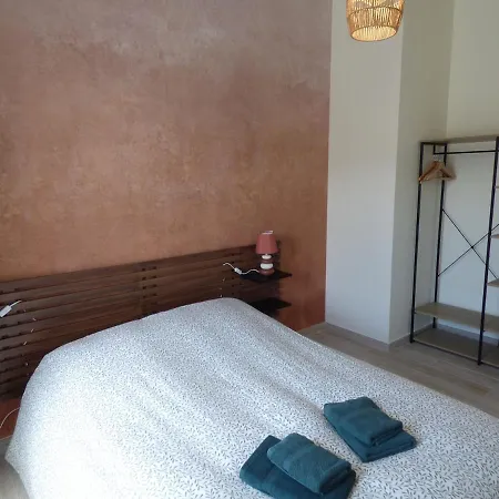 Les Freres Caudron, Centre Lägenhet *