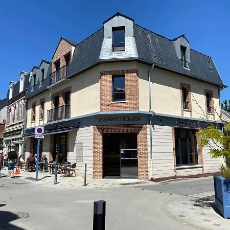 Les Freres Caudron, Centre Apartment *